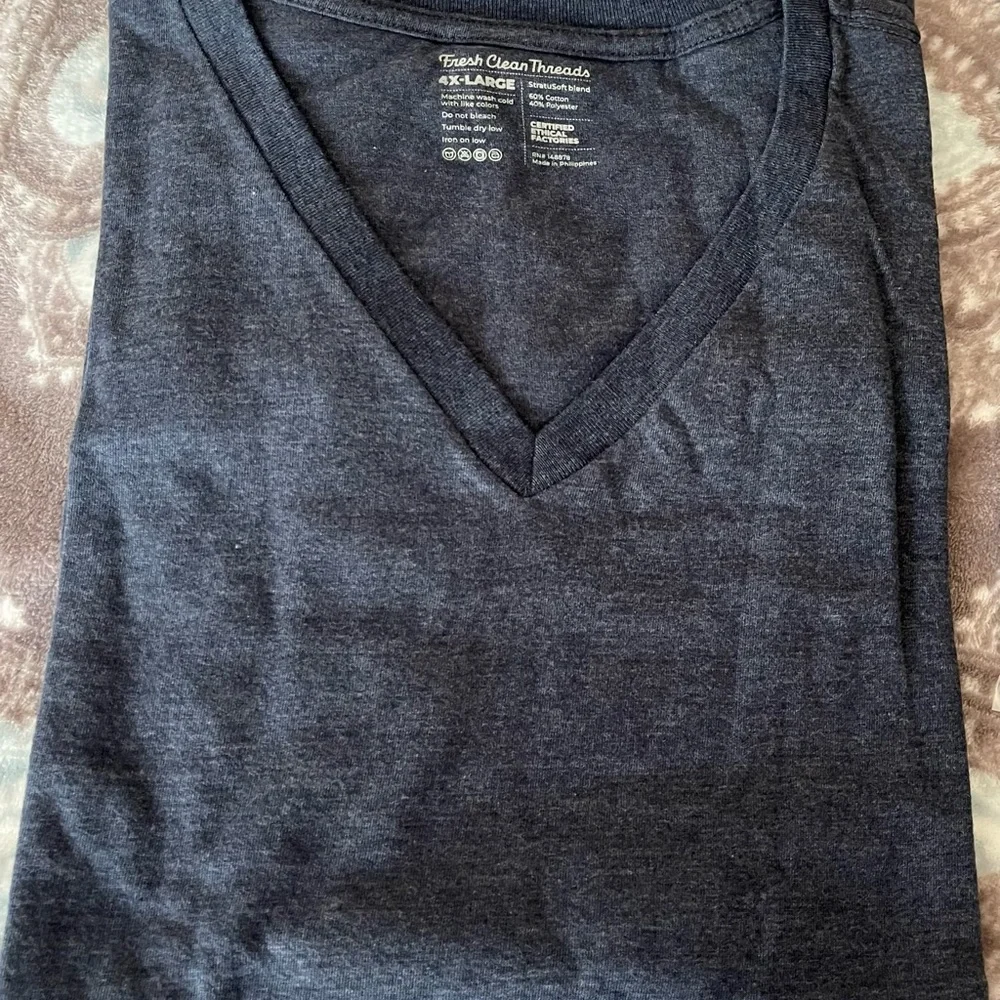 Fresh Clean Treads Men's Charcoal Short Sleeve Tee v neck 4X-Large - Picture 5 of 6